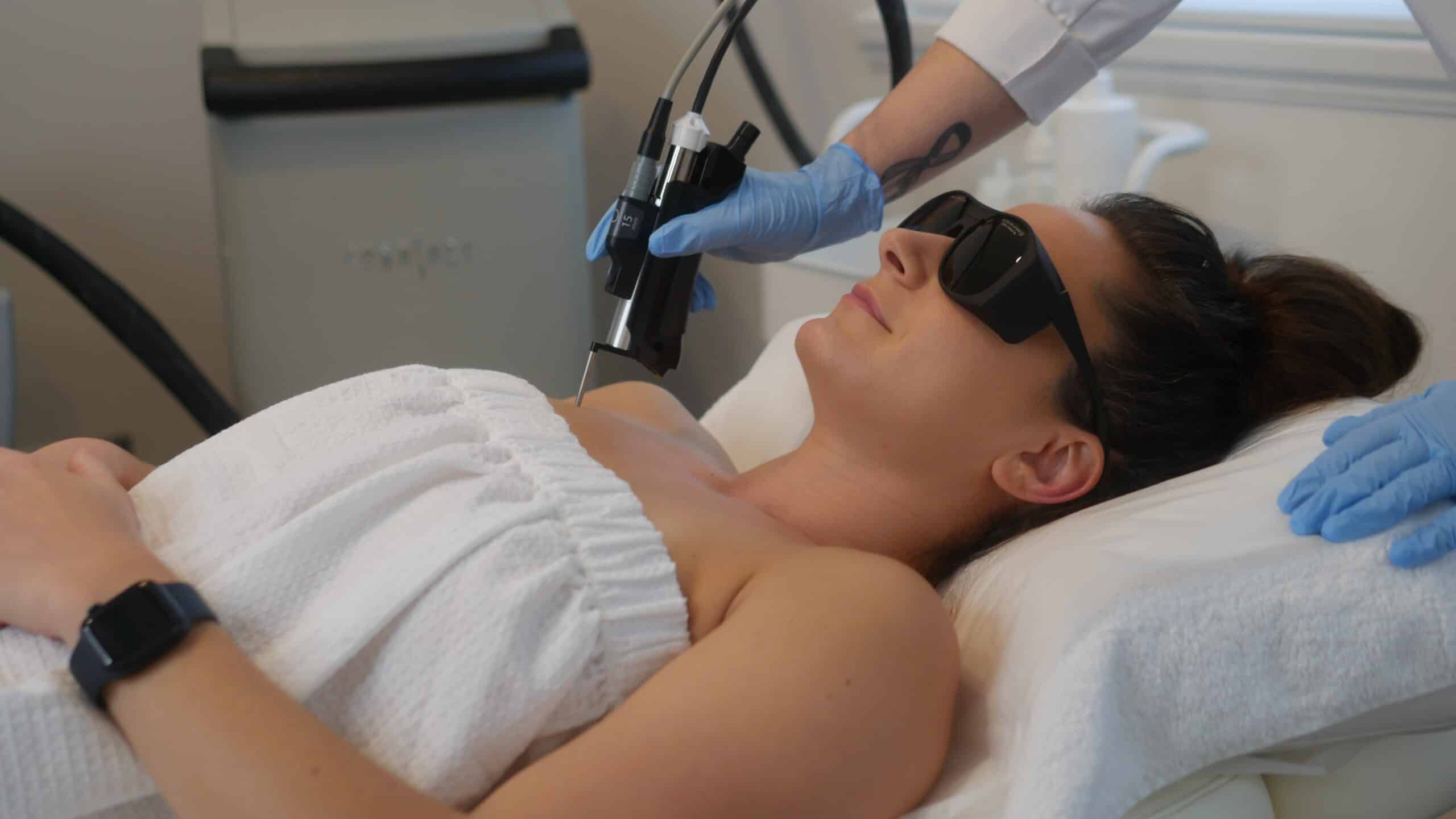 https://olakinoskin.com/laser-age-sun-spot-removal/